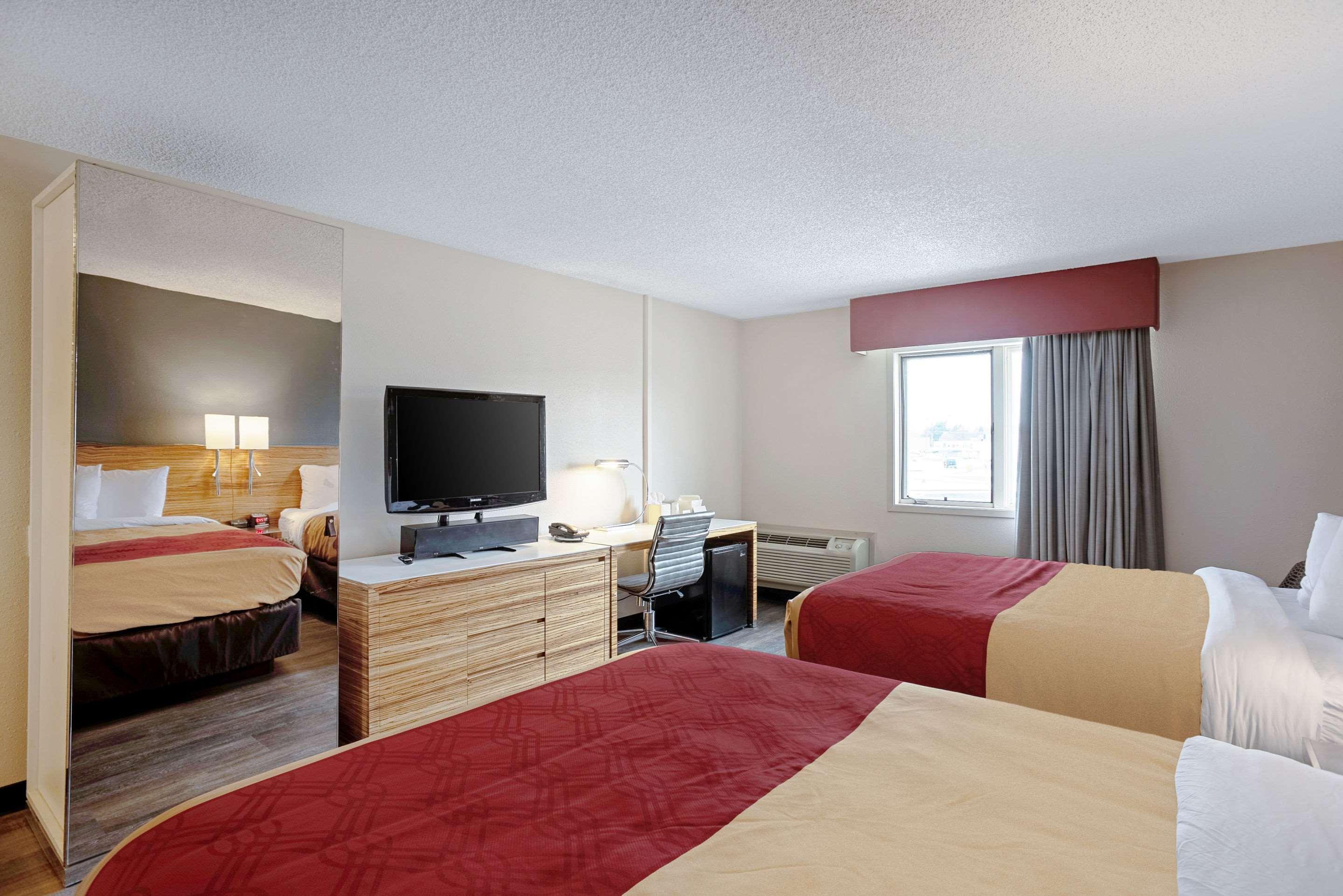 Quality Inn Frontier At Us Hwy 30 Clinton Exteriör bild