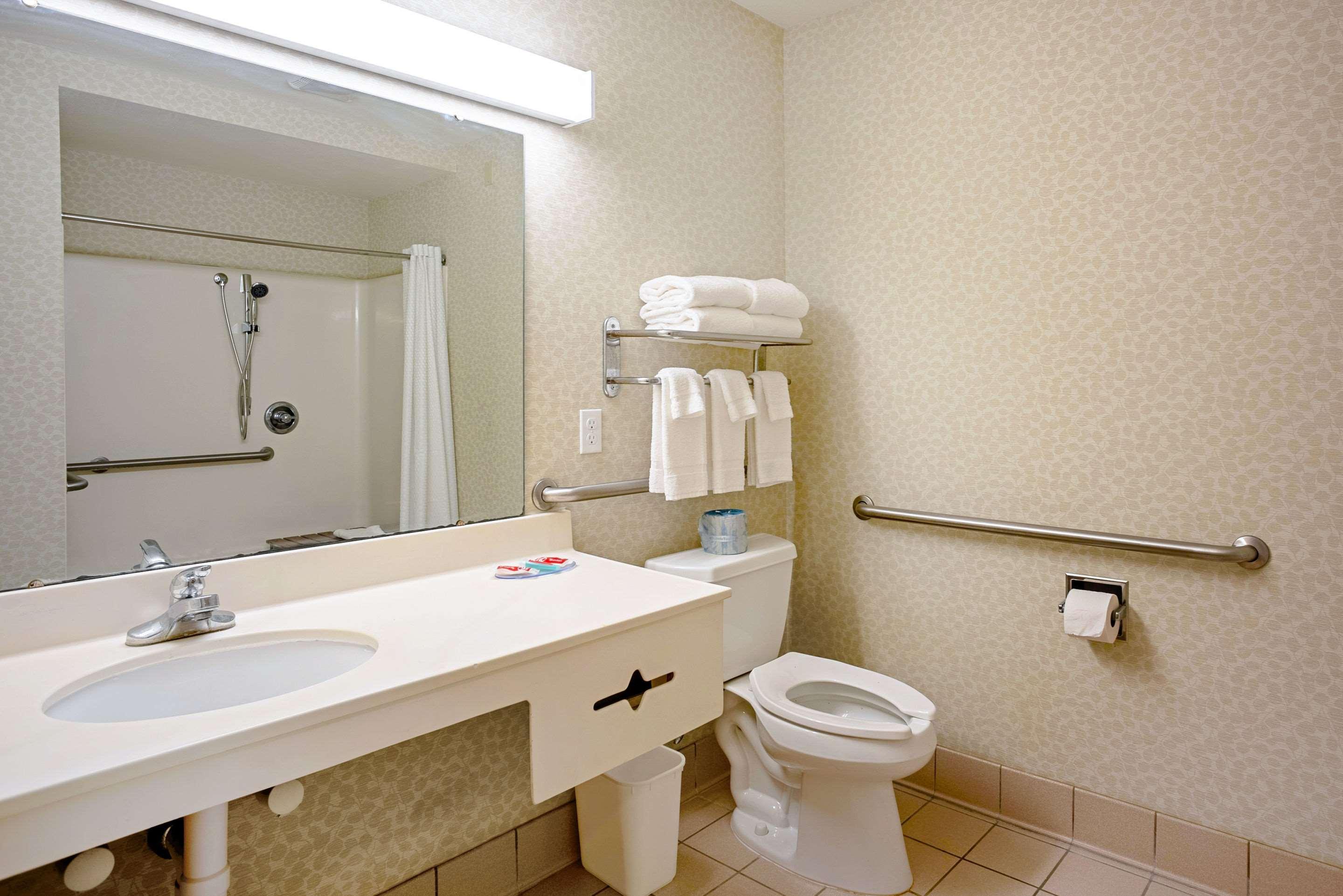 Quality Inn Frontier At Us Hwy 30 Clinton Exteriör bild