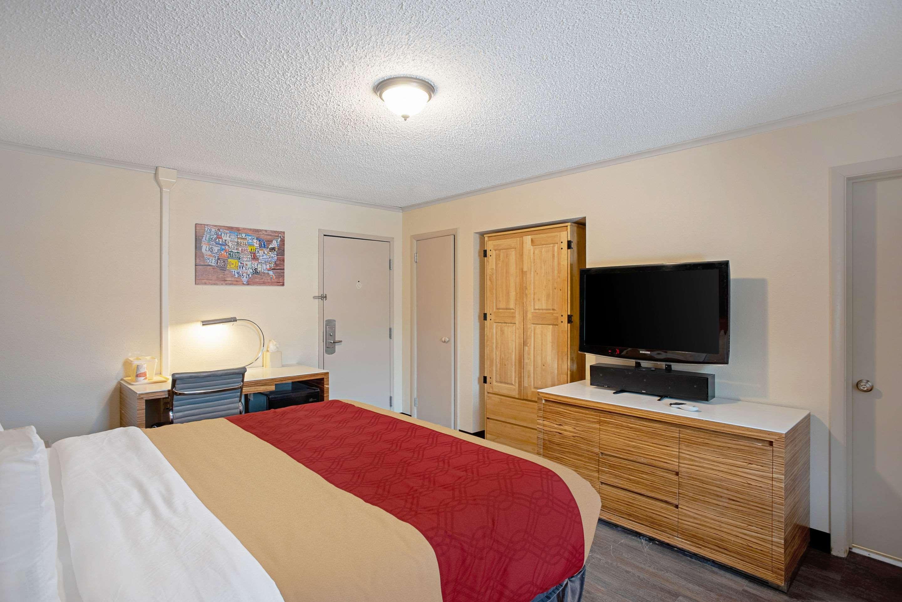 Quality Inn Frontier At Us Hwy 30 Clinton Exteriör bild