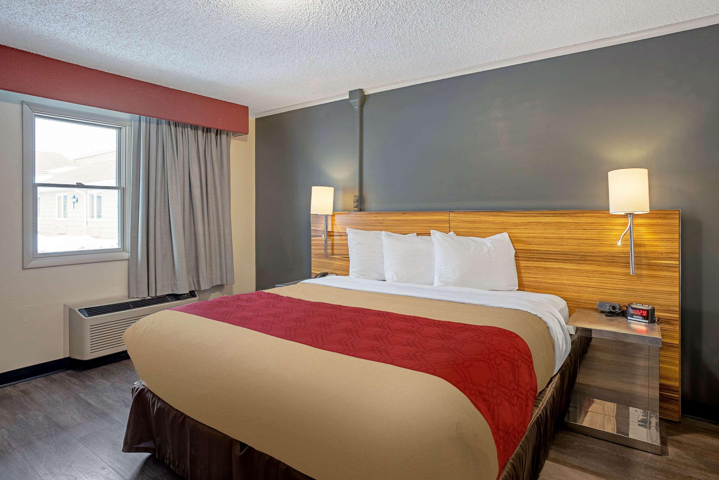 Quality Inn Frontier At Us Hwy 30 Clinton Exteriör bild