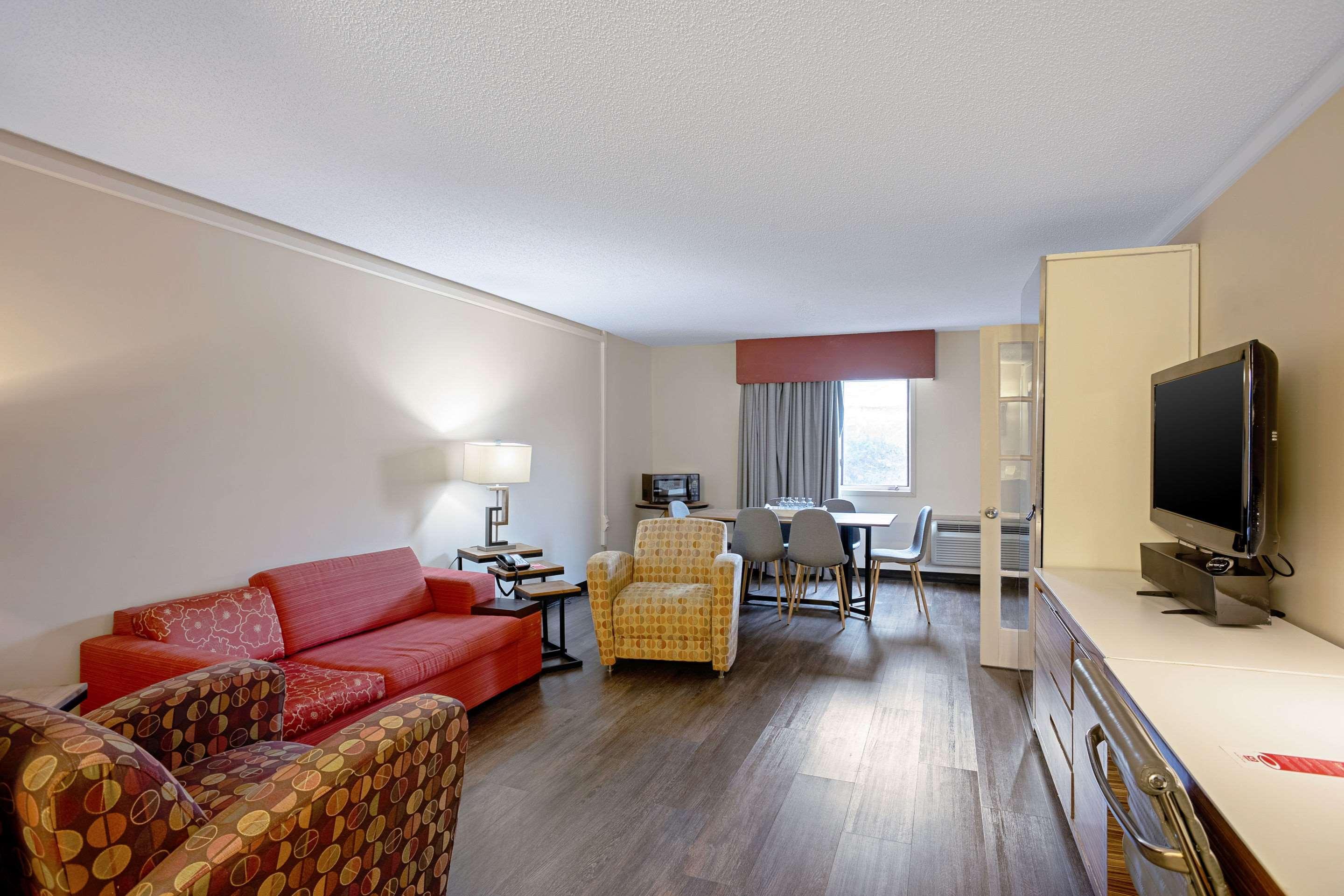 Quality Inn Frontier At Us Hwy 30 Clinton Exteriör bild