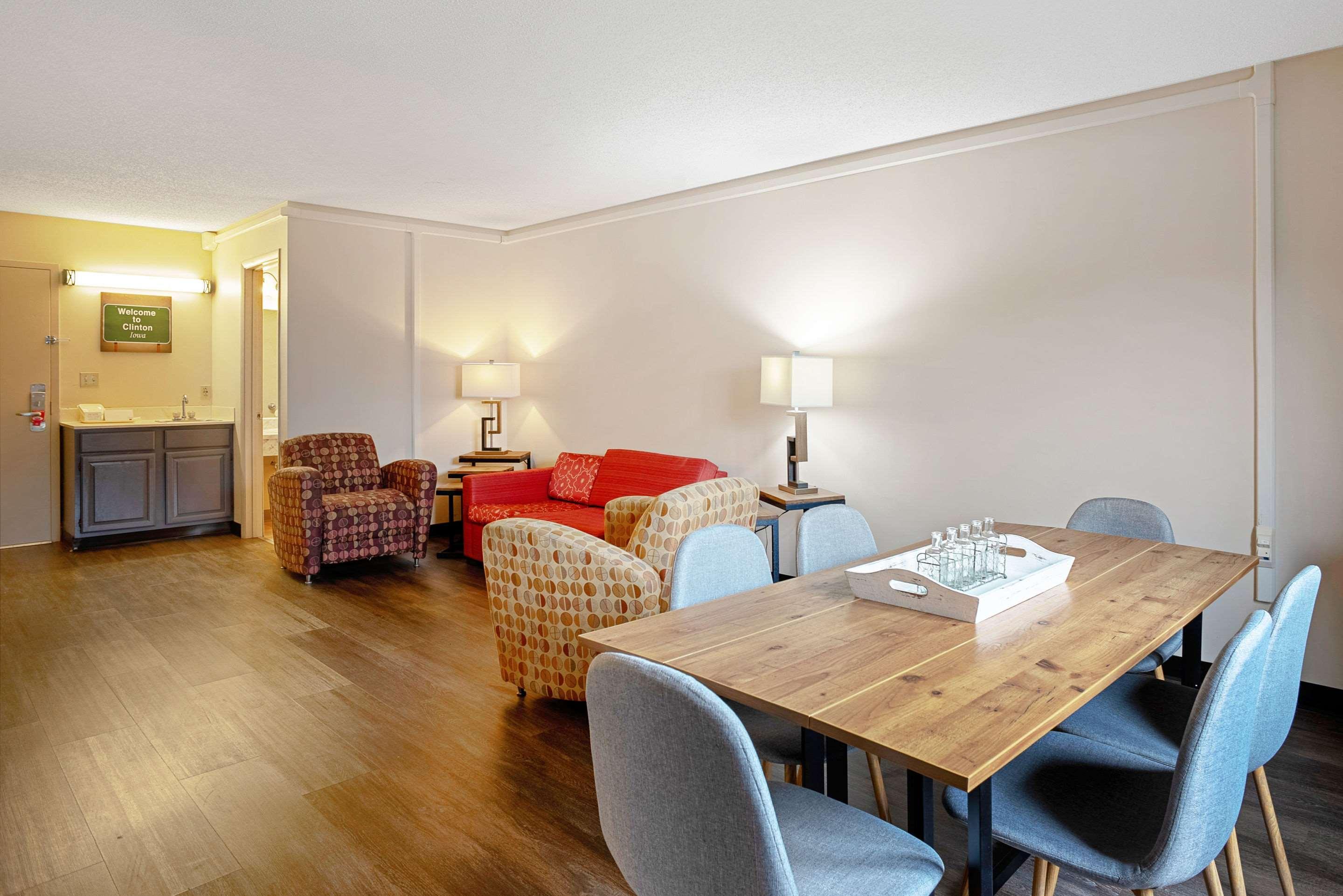 Quality Inn Frontier At Us Hwy 30 Clinton Exteriör bild