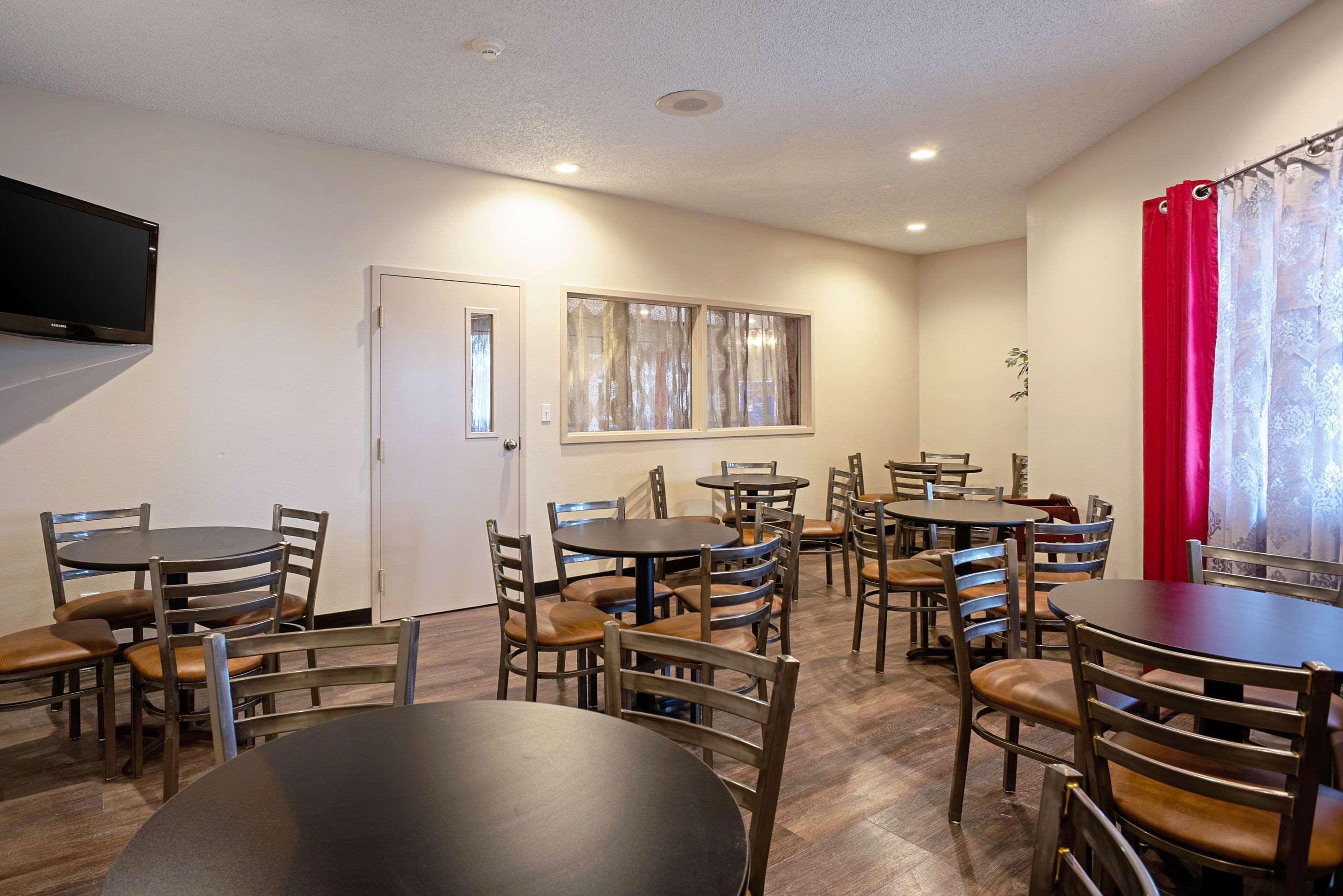 Quality Inn Frontier At Us Hwy 30 Clinton Exteriör bild