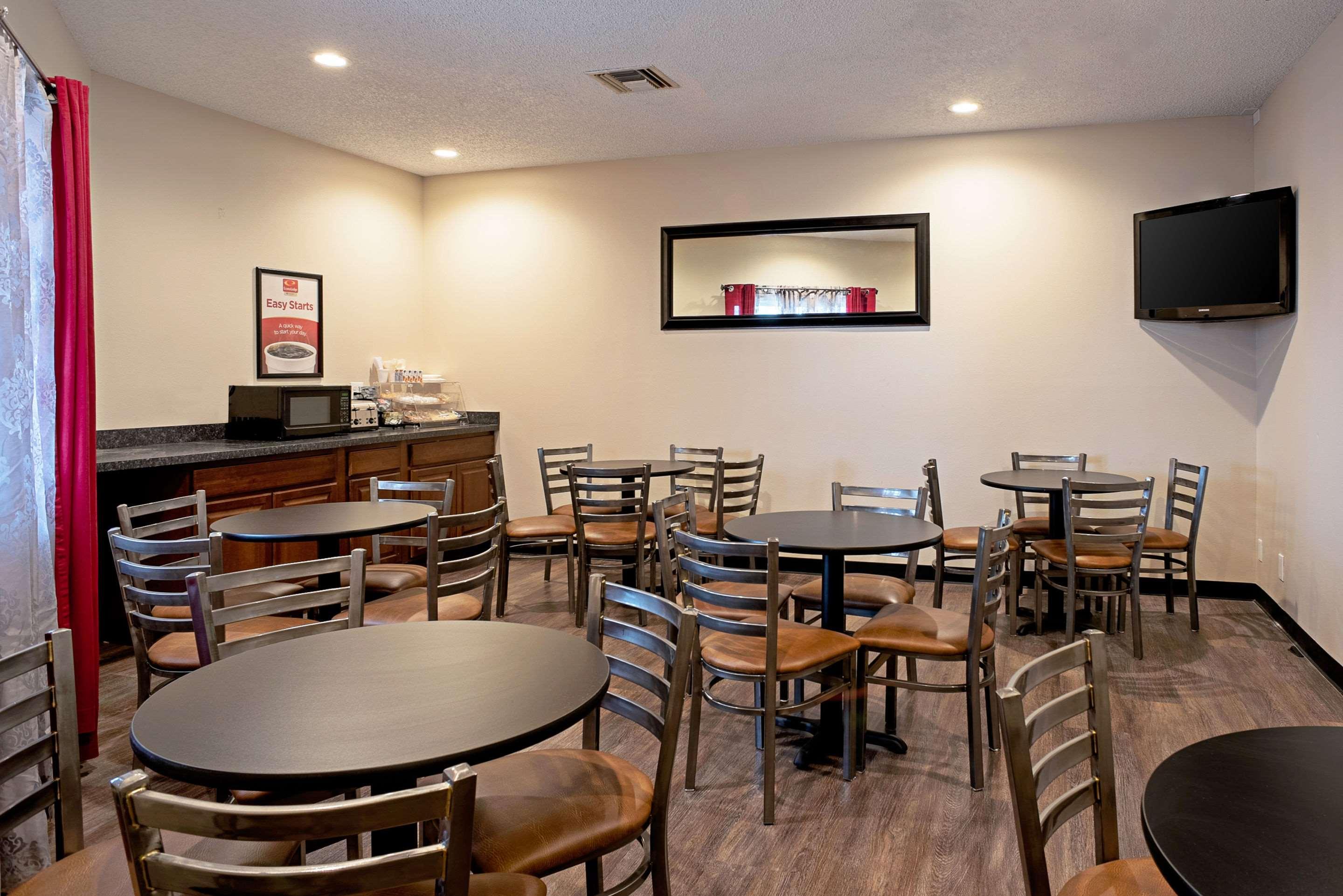 Quality Inn Frontier At Us Hwy 30 Clinton Exteriör bild