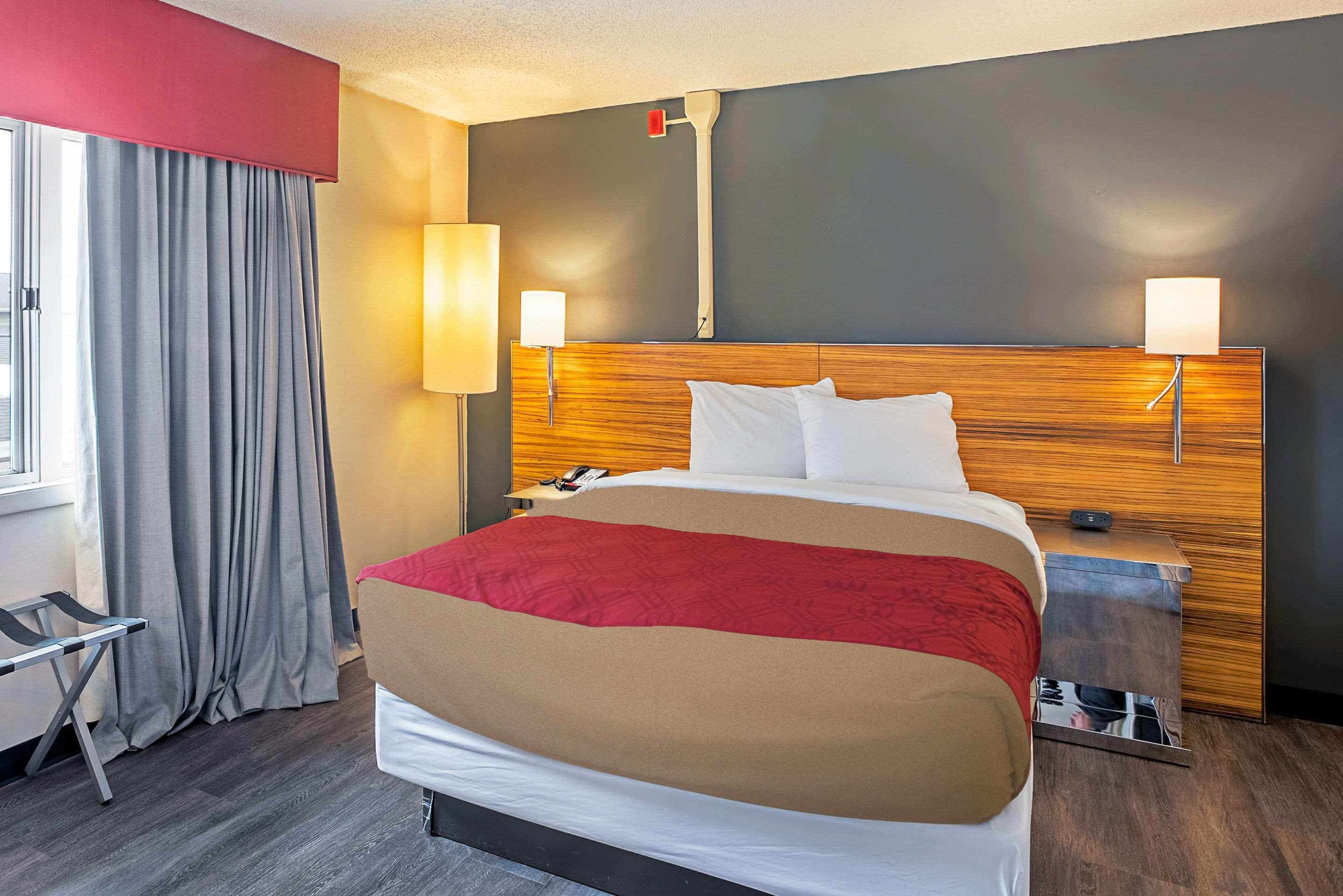 Quality Inn Frontier At Us Hwy 30 Clinton Exteriör bild