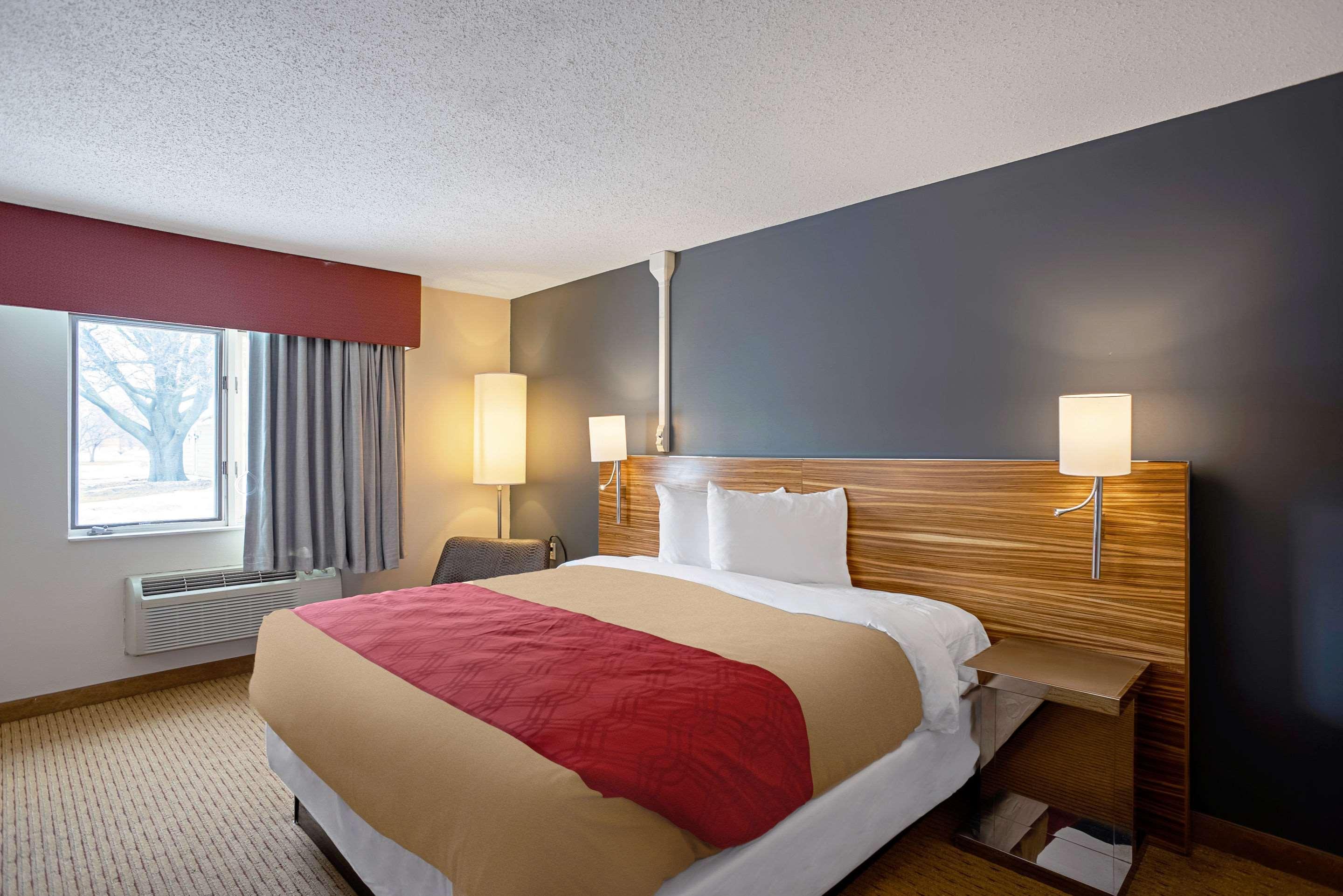 Quality Inn Frontier At Us Hwy 30 Clinton Exteriör bild