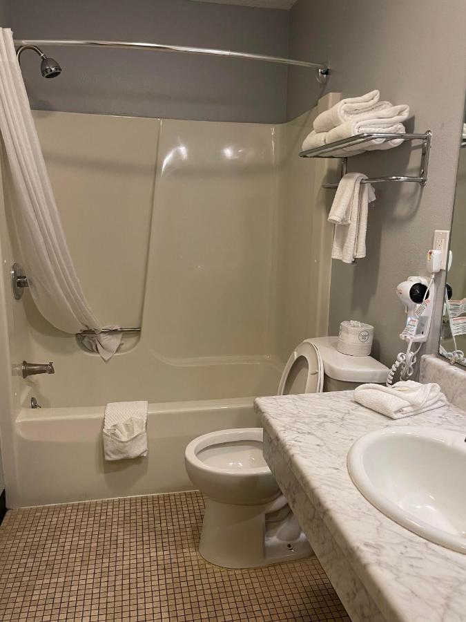 Quality Inn Frontier At Us Hwy 30 Clinton Exteriör bild
