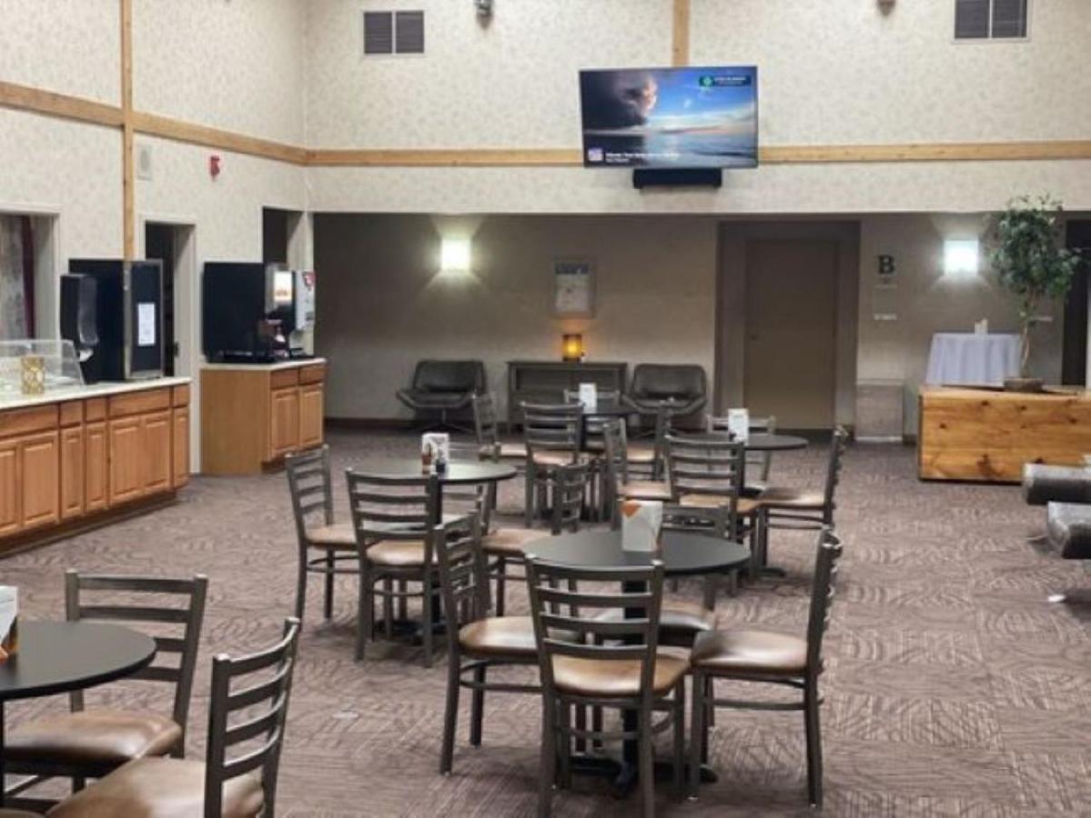Quality Inn Frontier At Us Hwy 30 Clinton Exteriör bild
