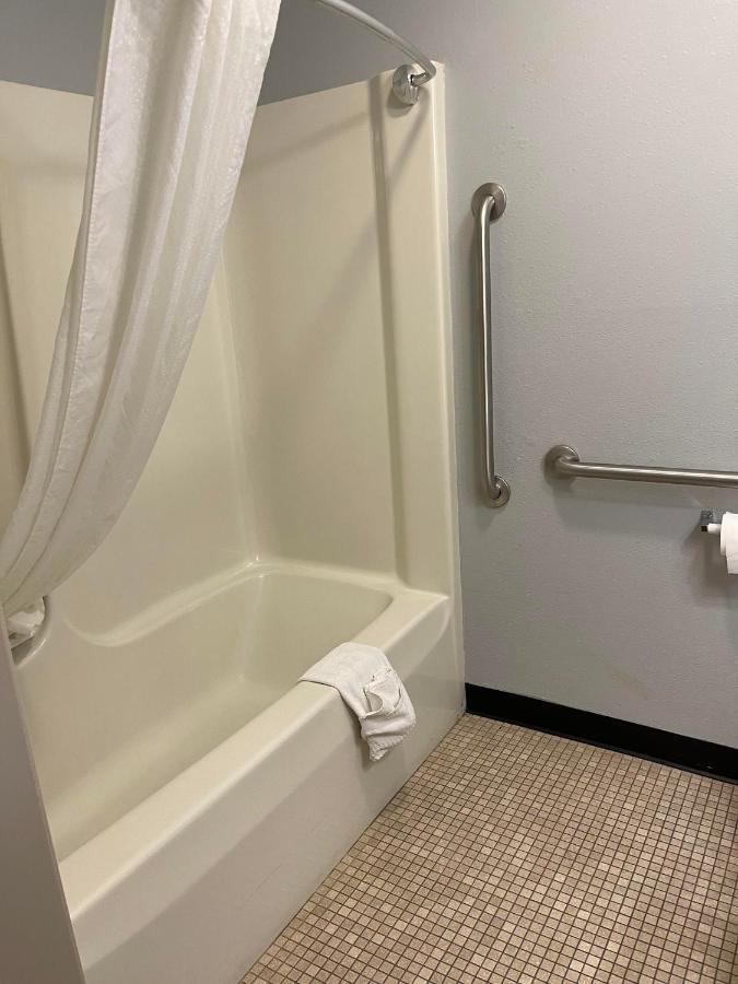 Quality Inn Frontier At Us Hwy 30 Clinton Exteriör bild